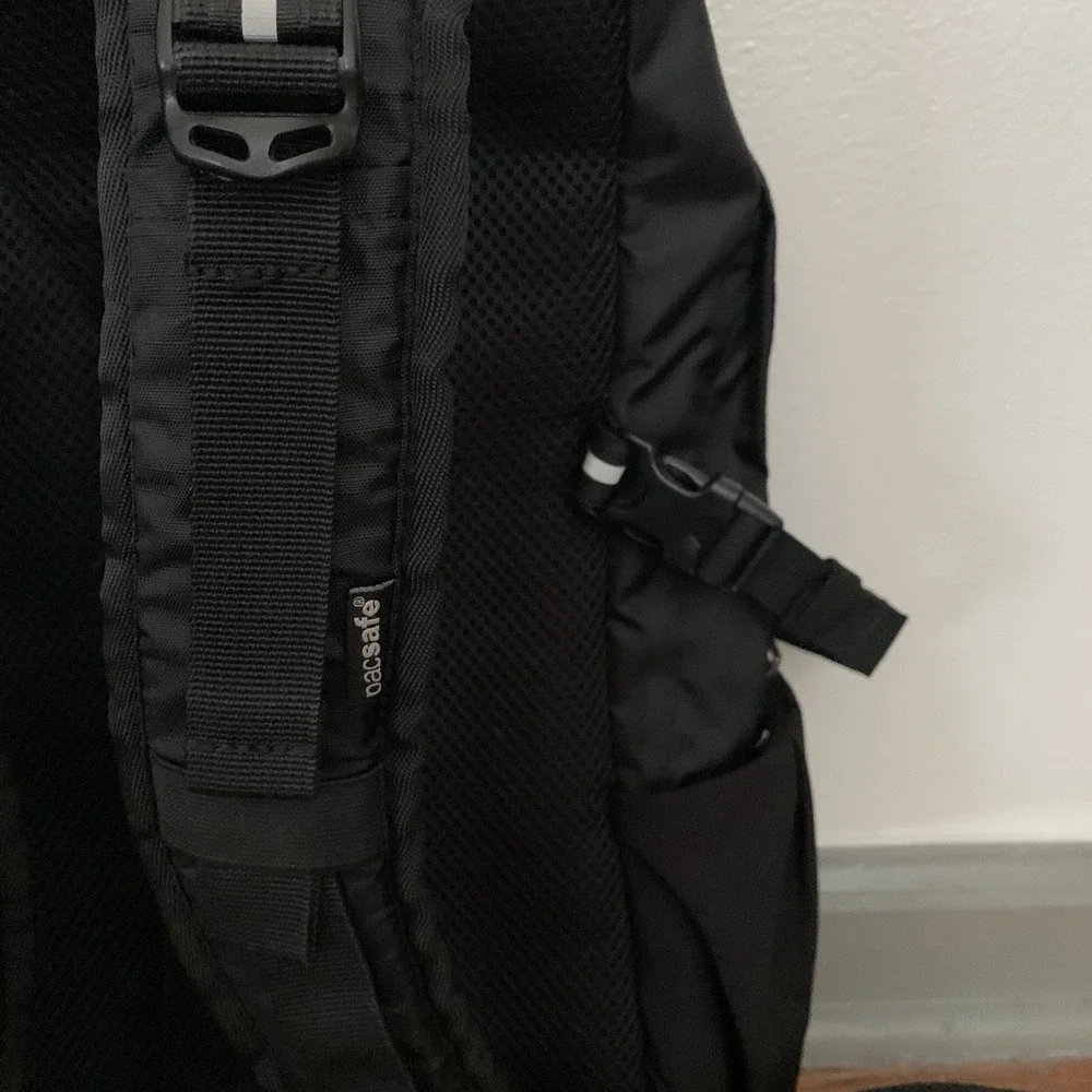 Pac-safe Venturesafe 25L GII Black Backpack